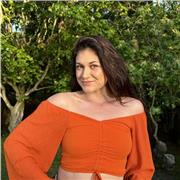 Bióloga e investigadora médica ejerciendo de profesora desde hace mas de dos años.